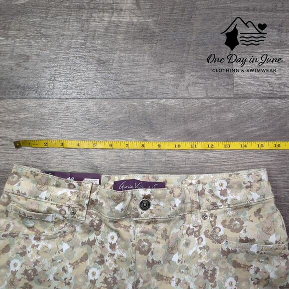 Gloria Vanderbilt Amanda 2.0 Slim Leg Classic Rise Floral Jeans Size 10 Short - Picture 3 of 6